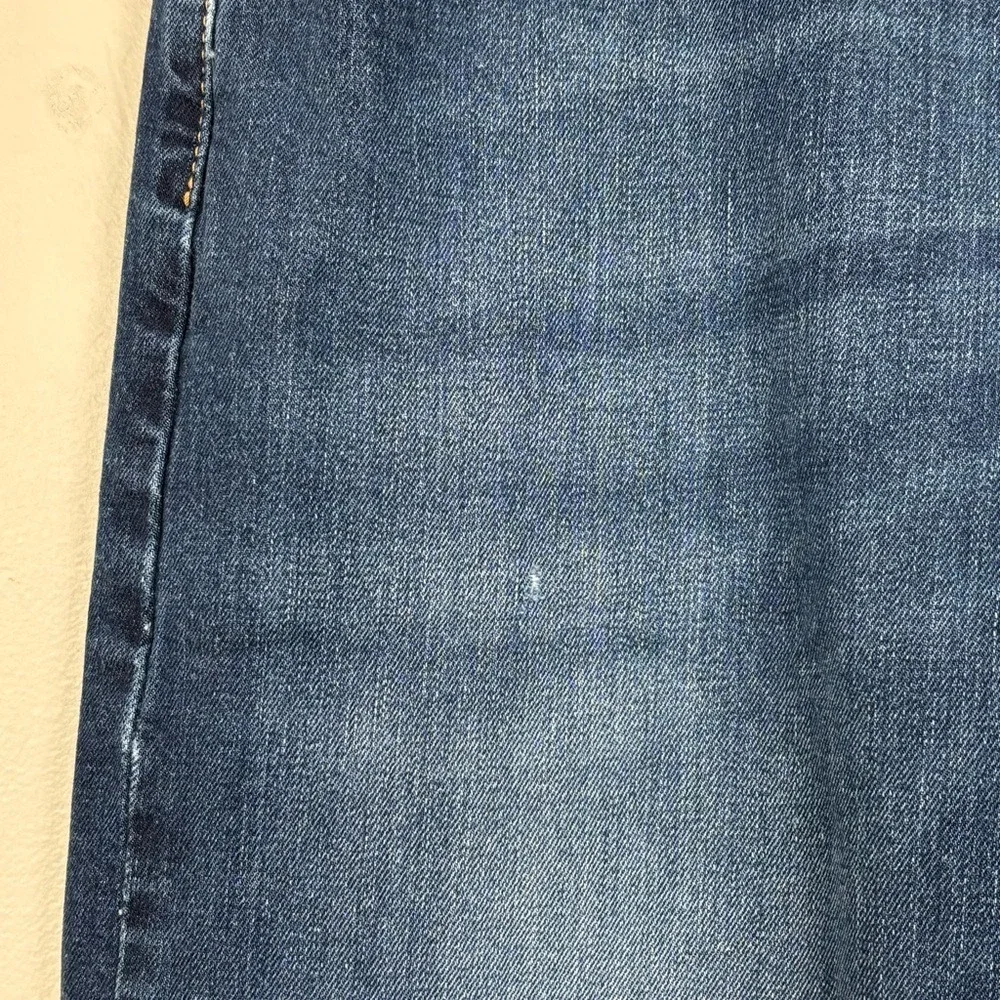 Levis Jeans Mens 38x32 Blue 569 Straight Leg Whiskered Dark Wash‎ Denim 5 Pocket